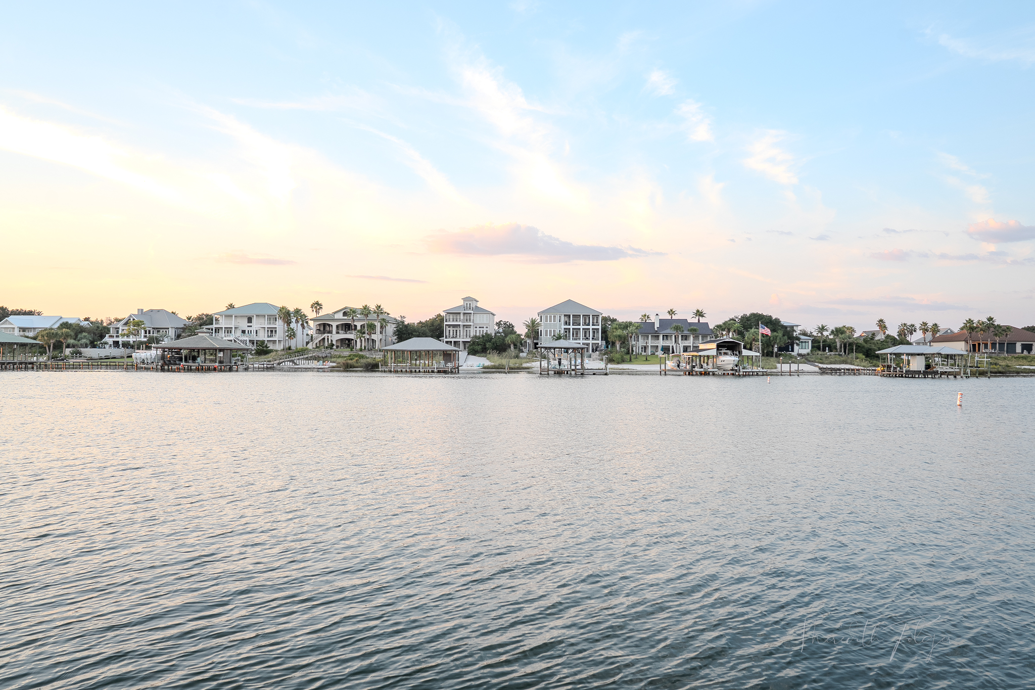 Ono Island Lifestyle Waterfront Boating Ole River